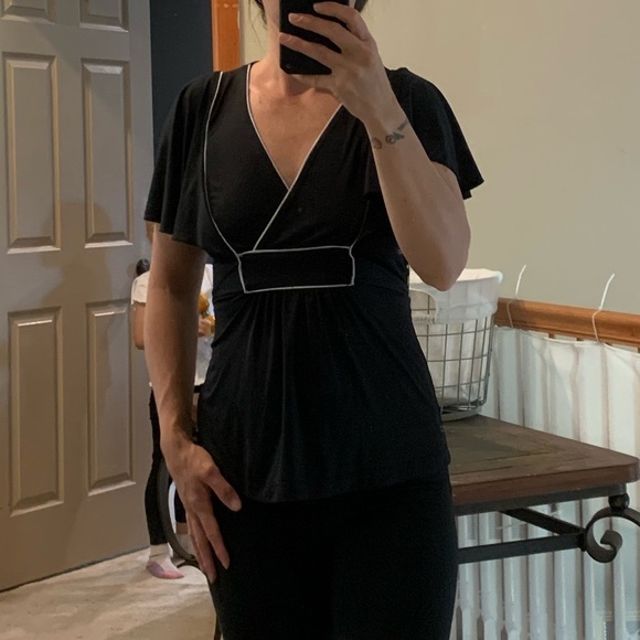 Black Susie top. V neck. Tie in back - Picture 5 of 5